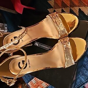 NIB GUESS GOLD MULTO TEXTURE  SHANTEL 11 SHOES